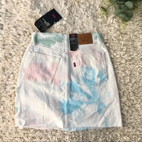 🌸 Levi’s Premium White Tie Dye High Waisted Denim Skirt Sz 25 NWT - Picture 3 of 4